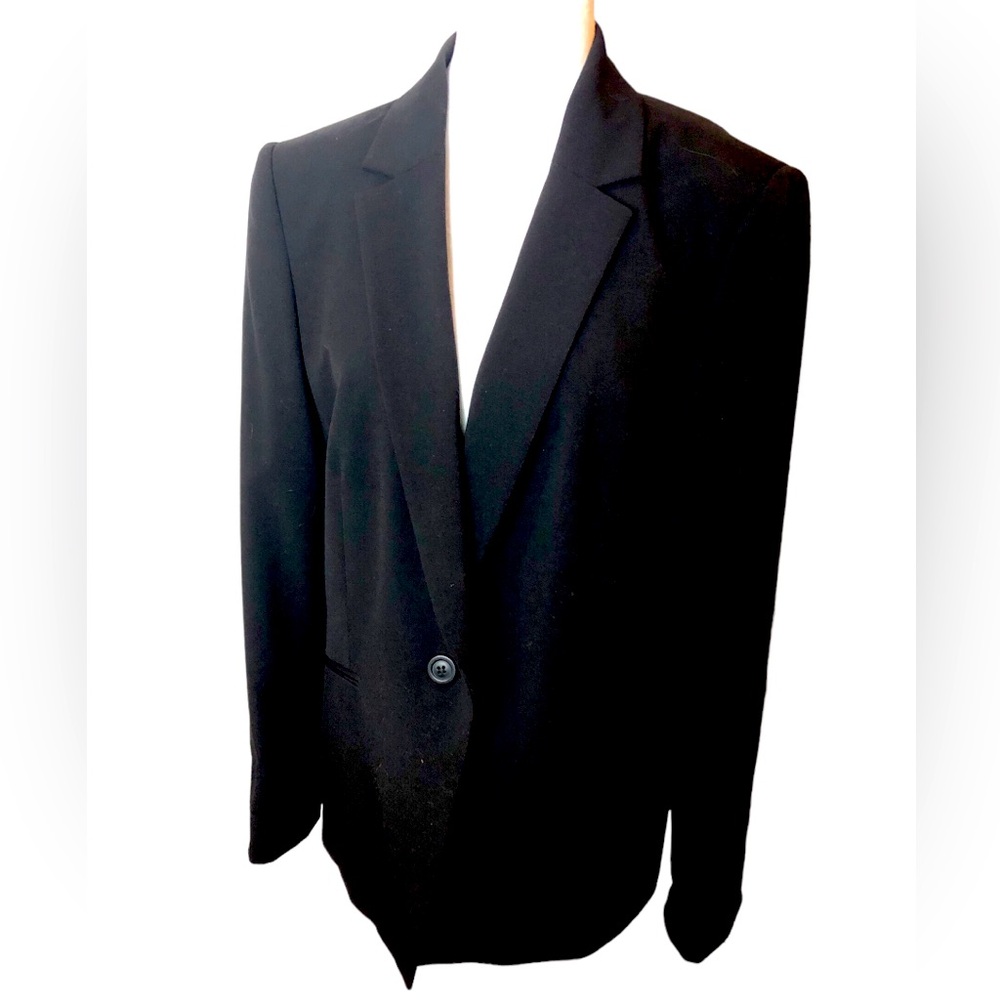 TAHARI Arthur S. Levine Black Blazer Fully lined Single button Mock pockets